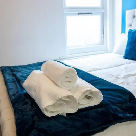 3Beds / 3Baths Close To Portobello Road